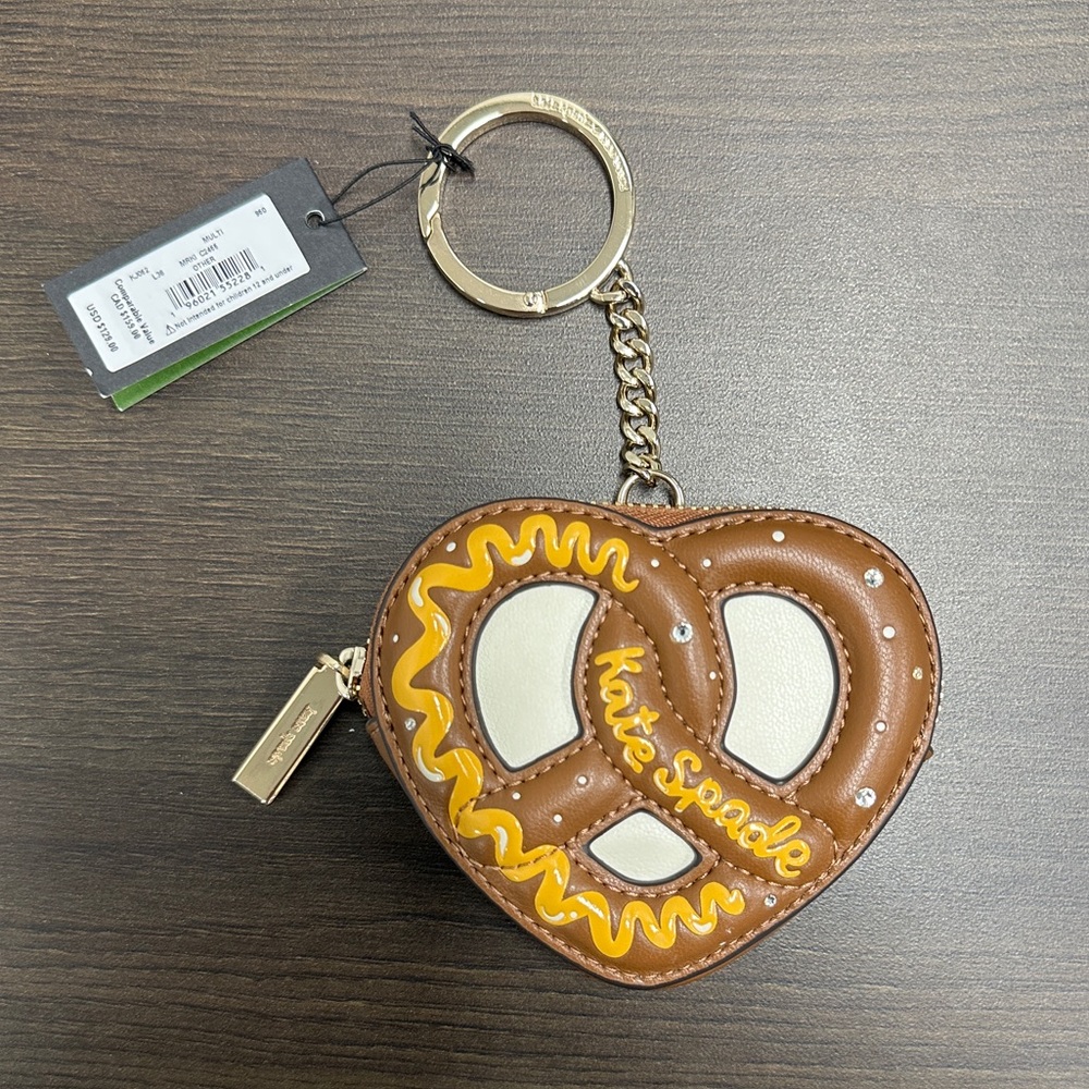 NWT Kate Spade NYC Big Apple 3D Pretzel Coin Purse